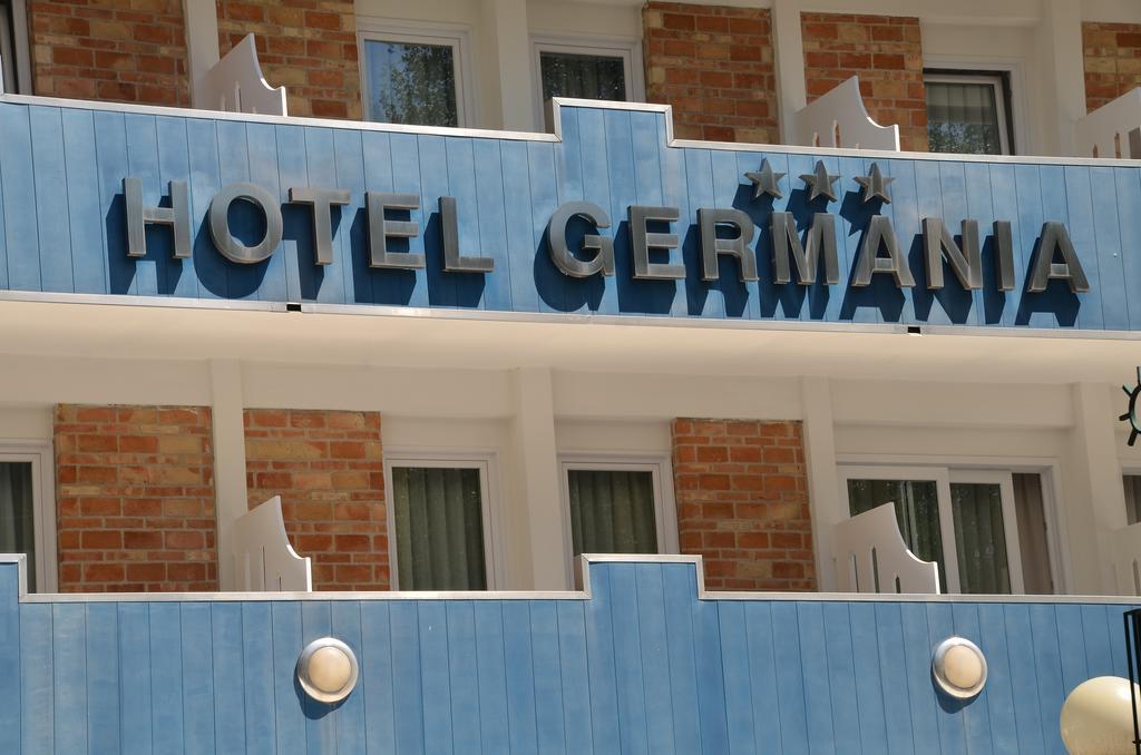 Hotel Germania Бибионе Екстериор снимка